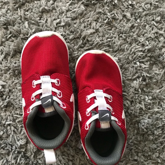 Nike Roshe Run Red toddler 8C - Picture 3 of 4